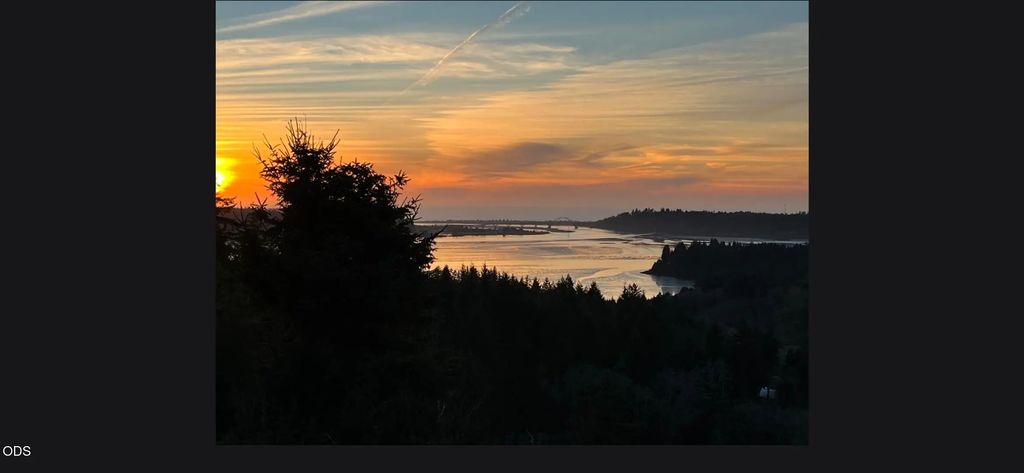 960 N Bayview Loop, Waldport