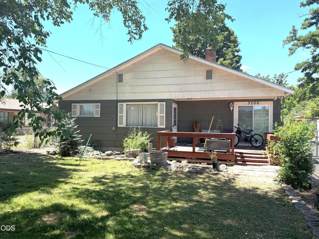 3206 Summers Lane, Klamath Falls