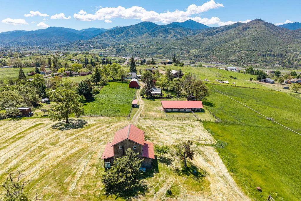 1249 N Valley View Road, Ashland