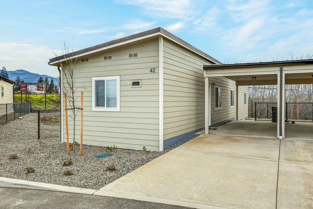 4069 S Pacific Highway 42, Medford