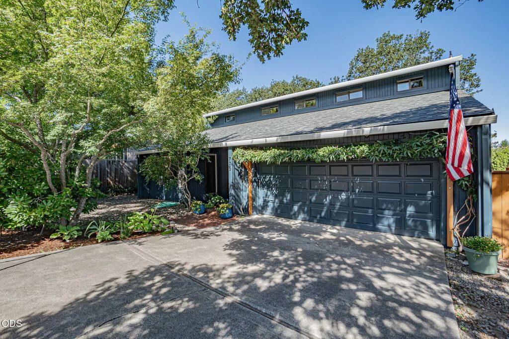 775 Oak Knoll Drive, Ashland