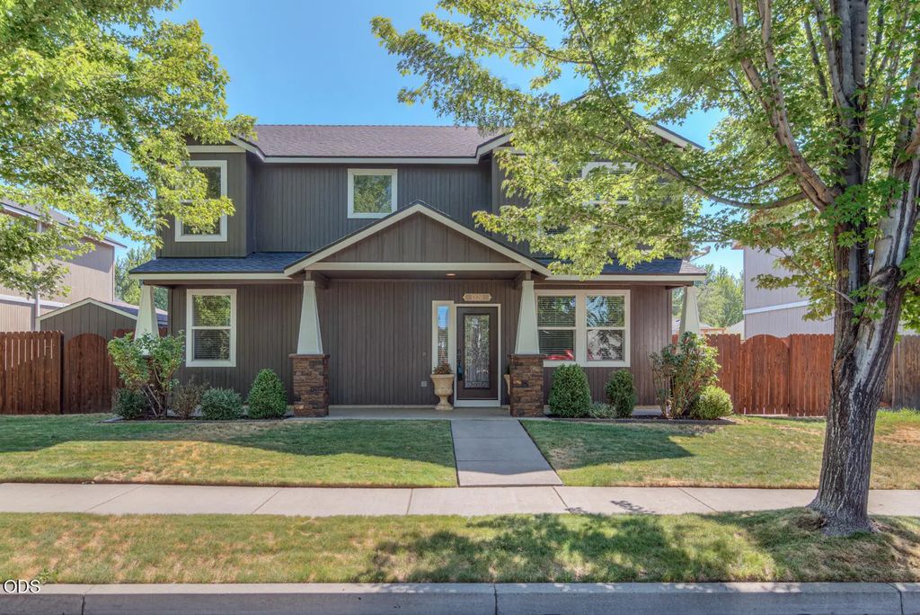 1320 Ne 3rd Street, Redmond