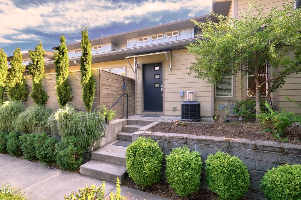 37 N Mountain Avenue, Ashland