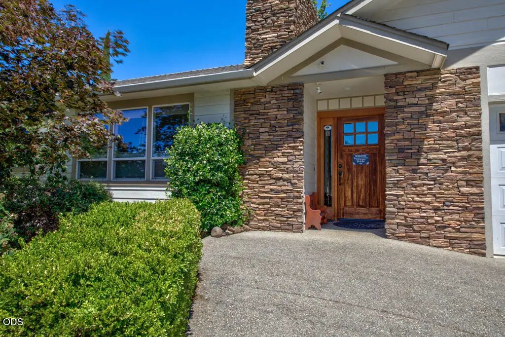 1012 Ne Hefley Street, Grants Pass