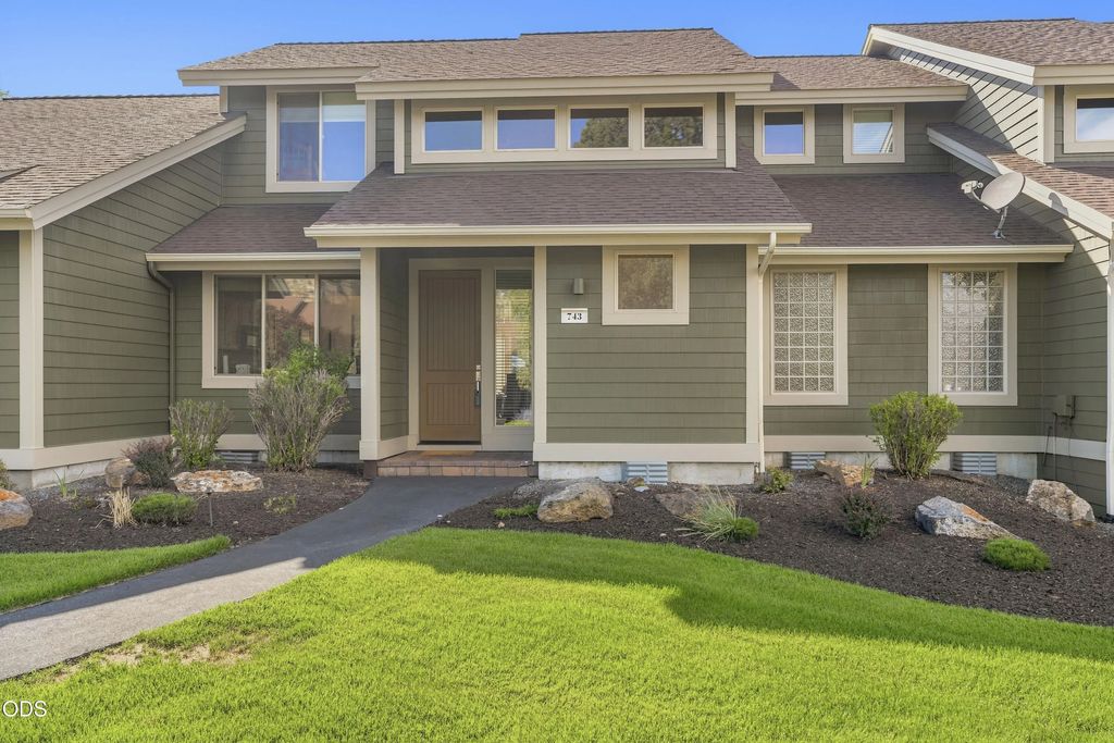 743 Sage Country Court, Redmond
