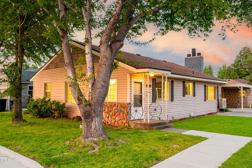 1056 Sw 12th Street, Redmond