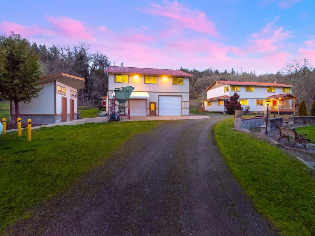 375 Porter Creek Road, Winston