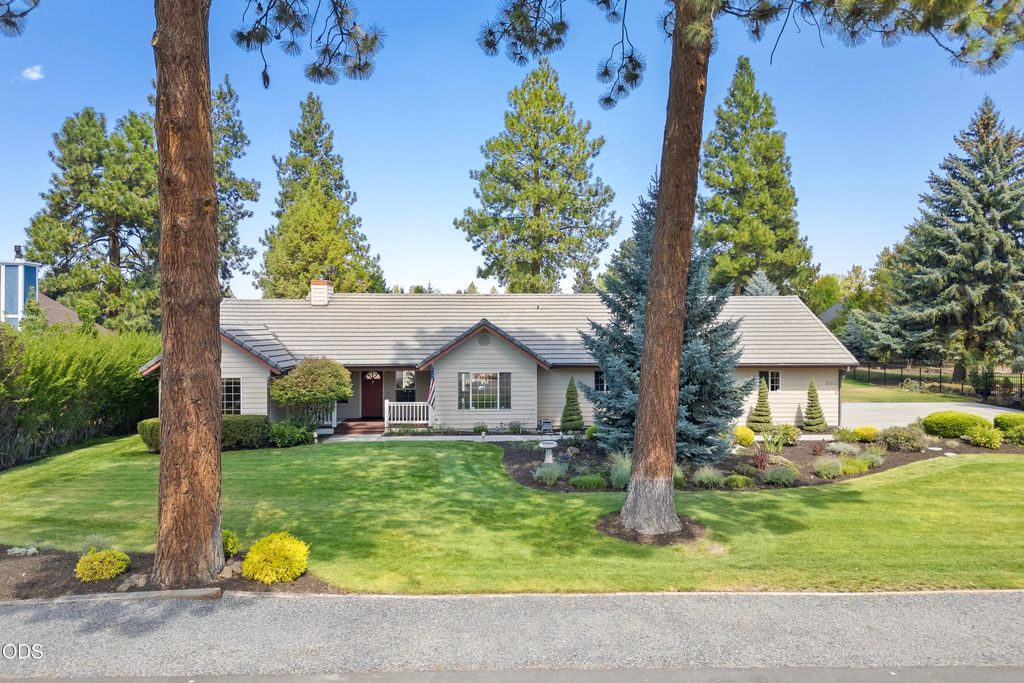 21044 Desert Woods Drive, Bend