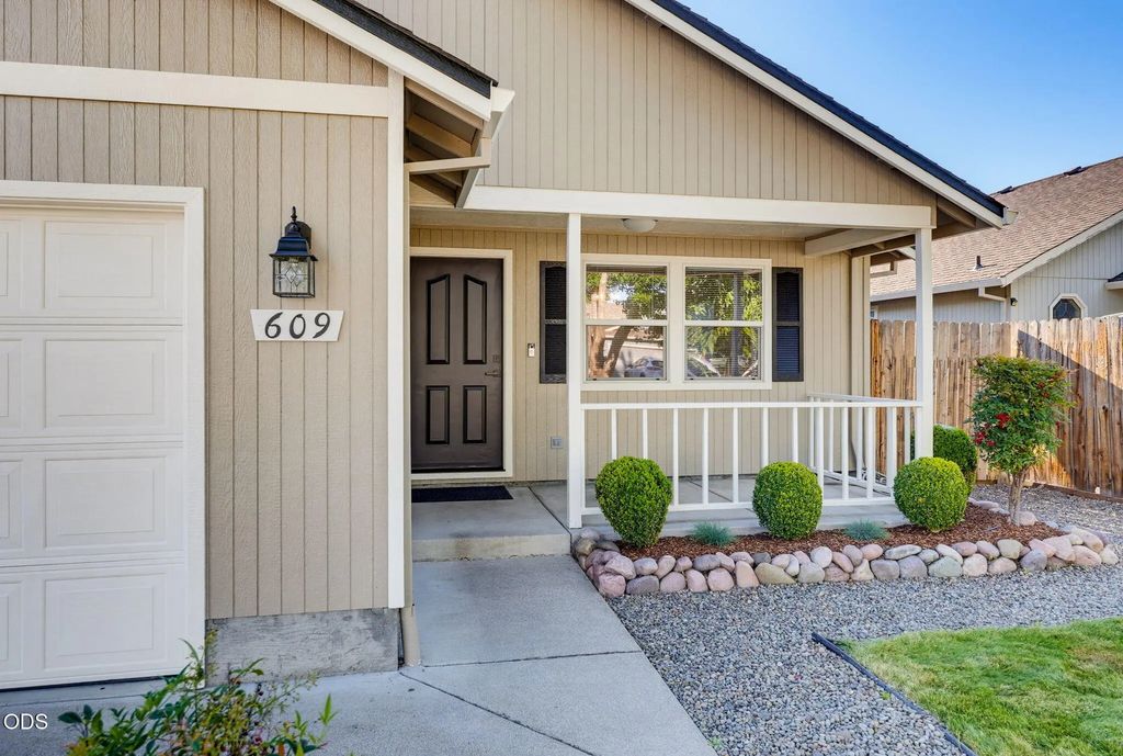 609 Allison Way, Medford
