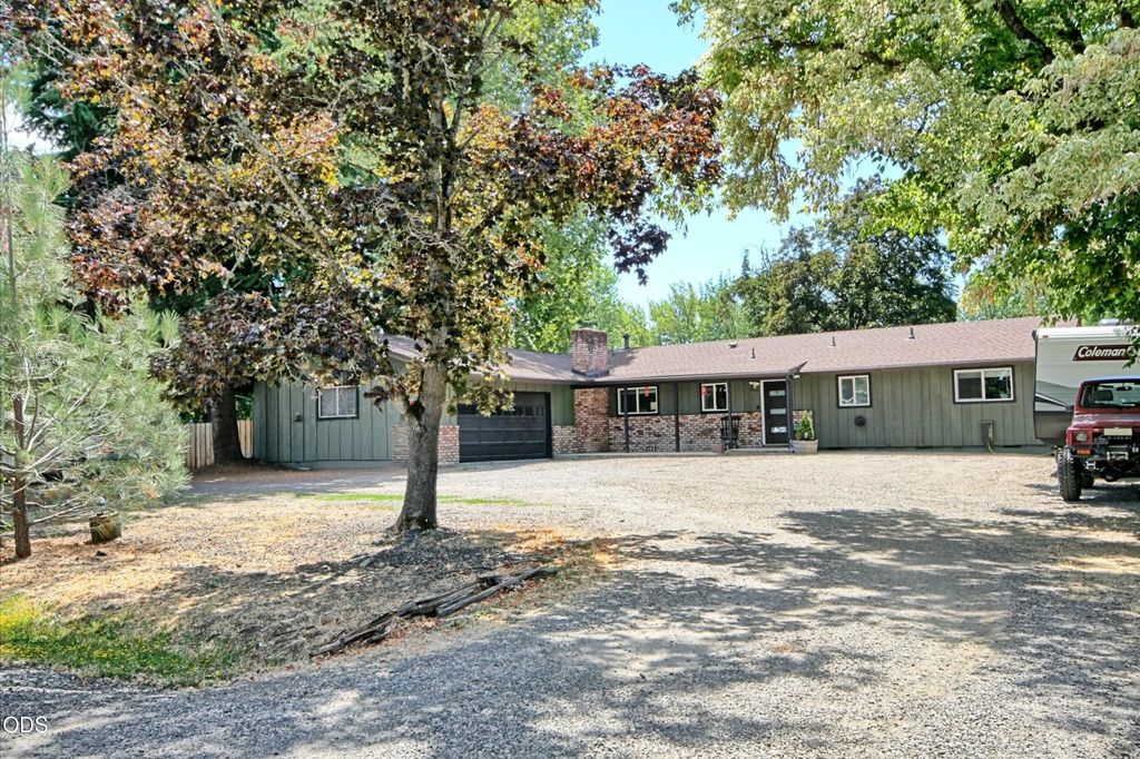 2162 Happy Valley Drive, Medford