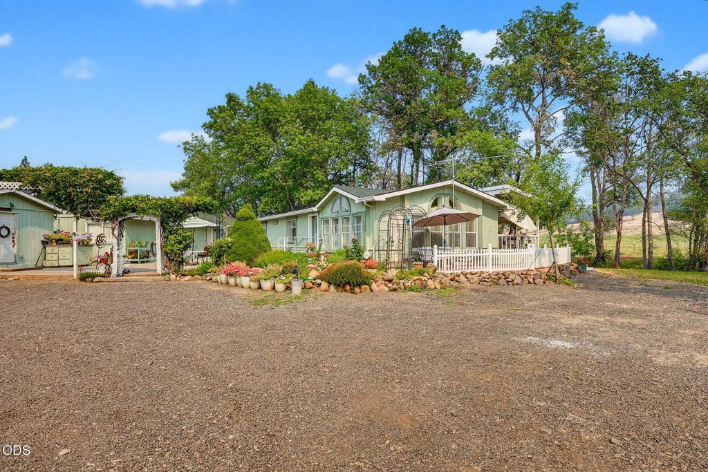 9561 Hwy-140, Eagle Point