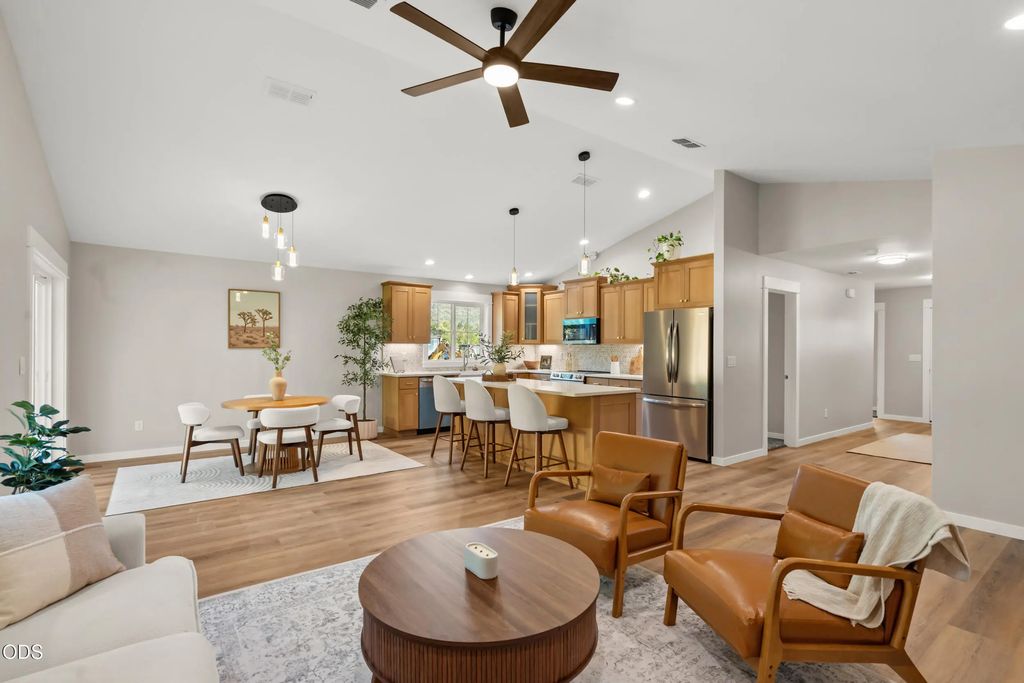 1107 Cascade Loop, Cave Junction