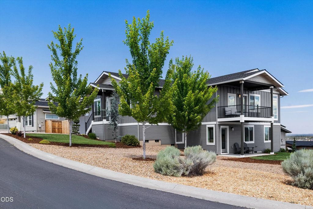 3525 Sw Hillcrest Court, Redmond