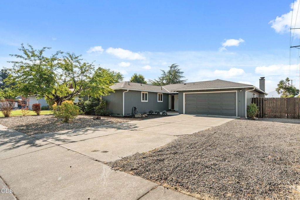 3052 Crystal Mountain Avenue, Medford