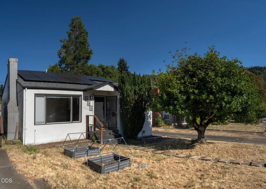 631 W Union Street, Roseburg
