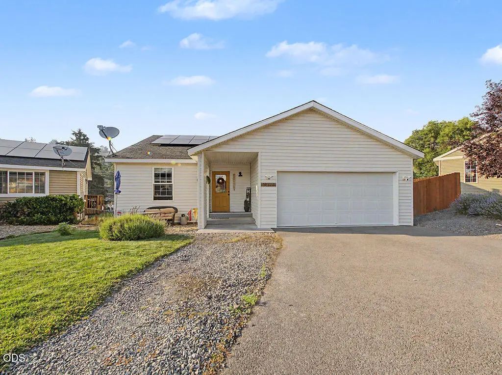 2348 James Martin Court, Klamath Falls