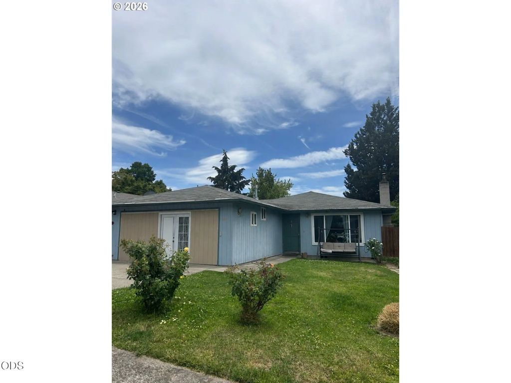 2122 Hill Way, Medford