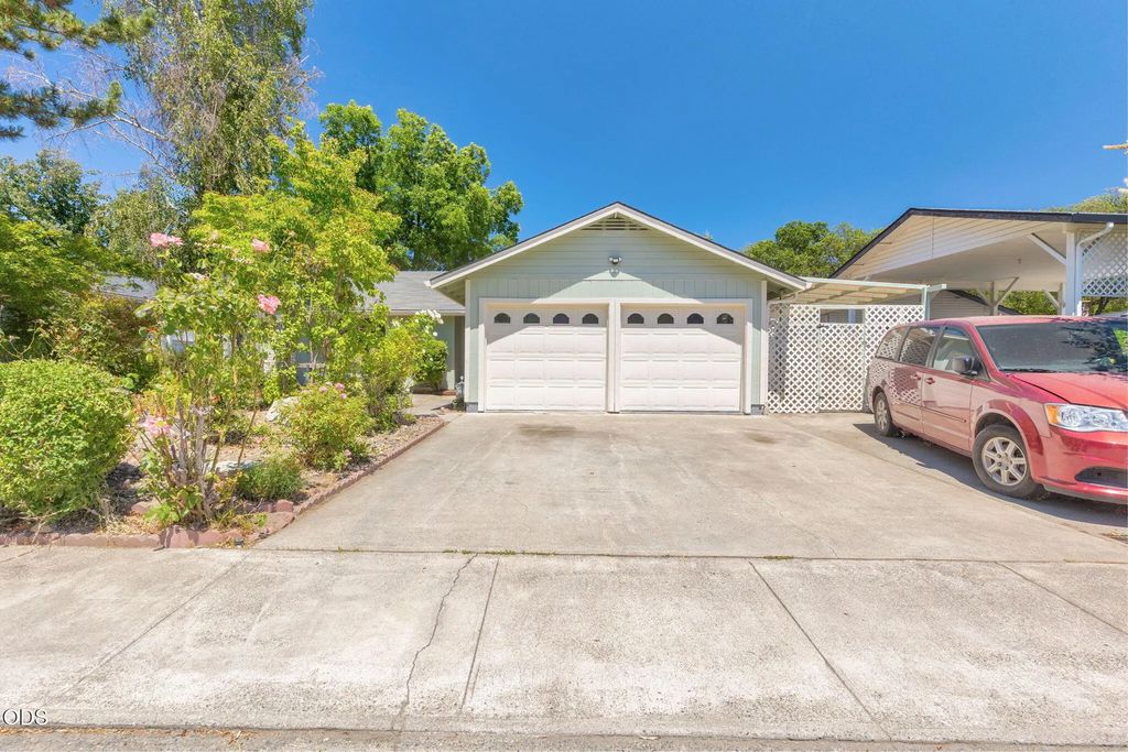 107 Walnut Drive, Rogue River
