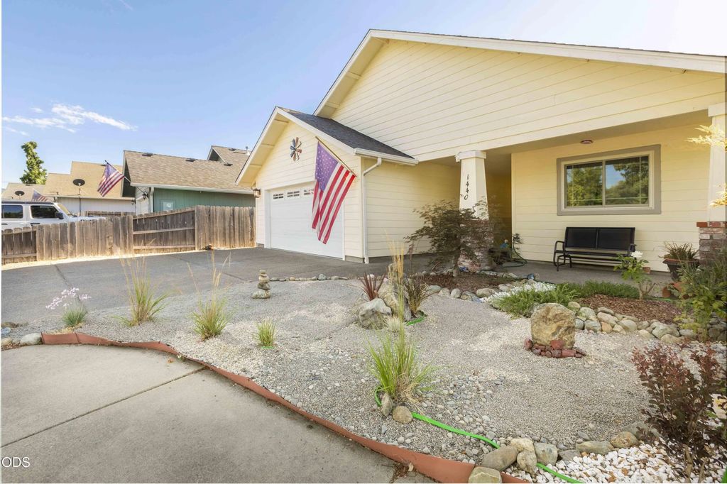 1440 George Tweed Boulevard, Grants Pass