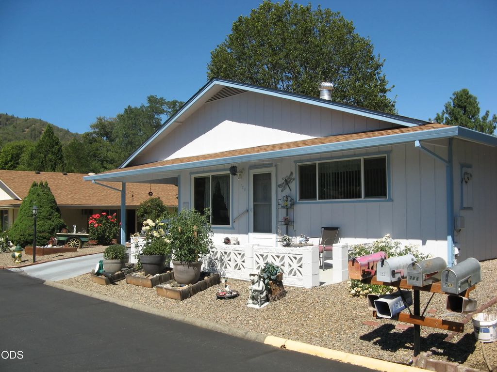 720 Brookside Circle, Rogue River