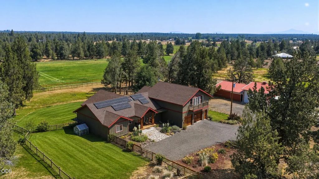69175 Holmes Road, Sisters