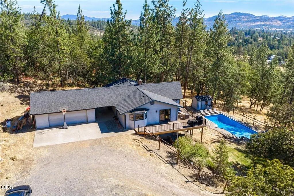 657 Greenleaf Drive, Eagle Point