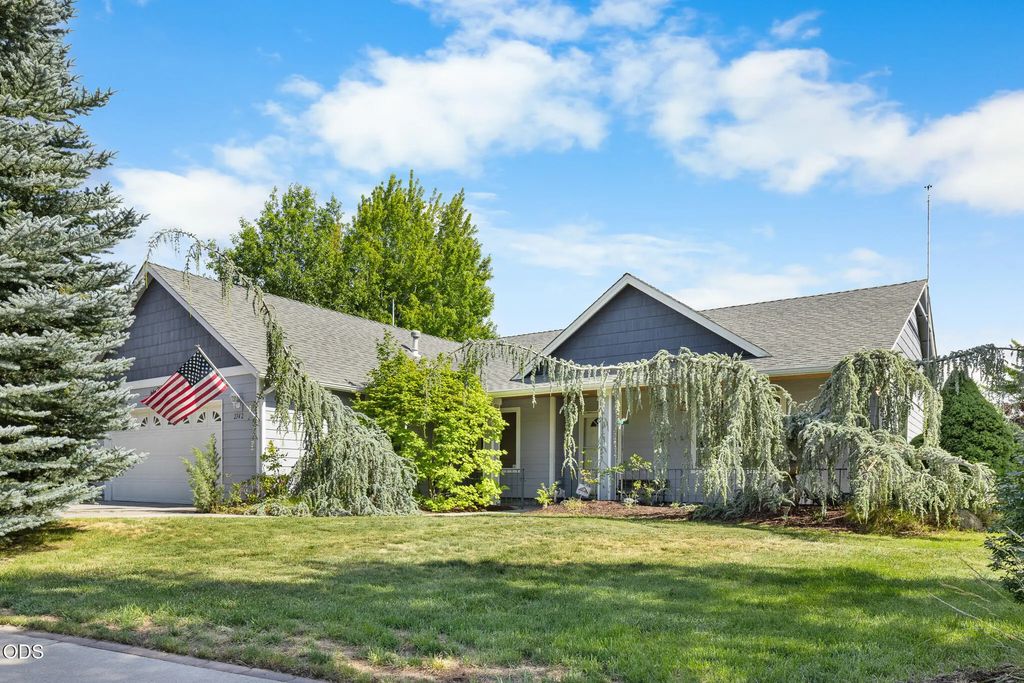 2142 Nw Nickernut Avenue, Redmond