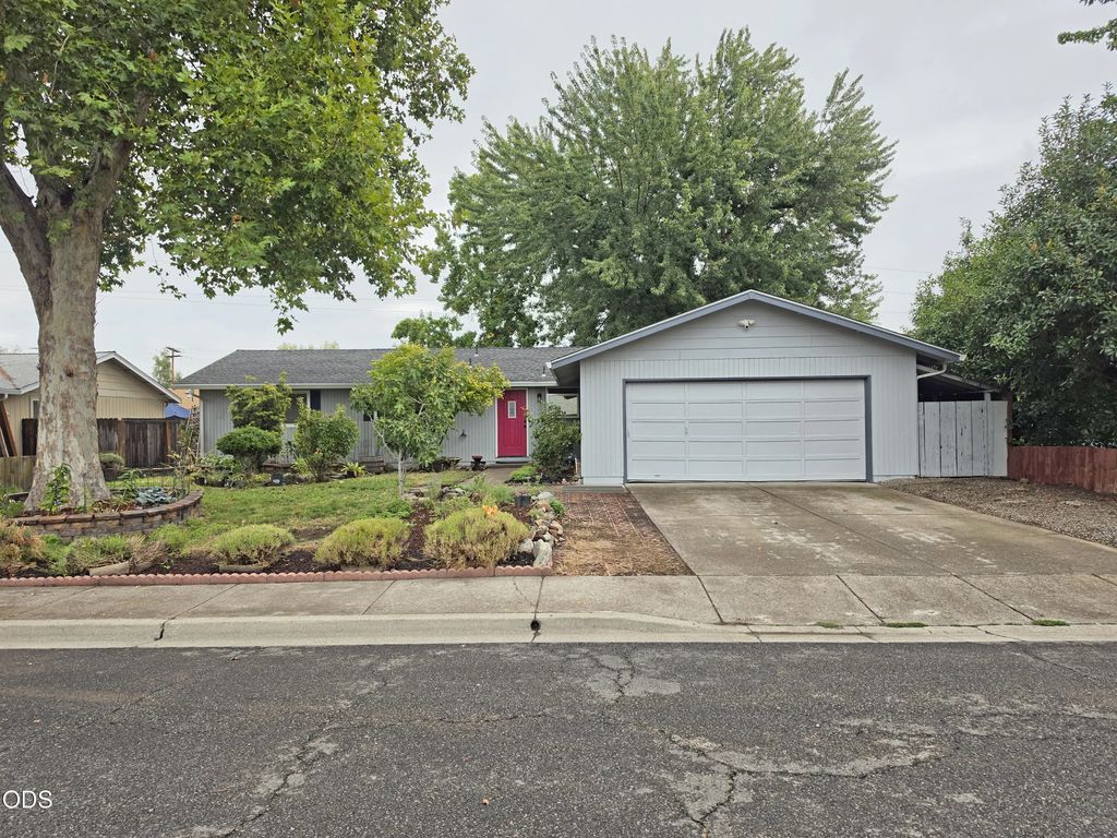 1874 Marys Way, Central Point