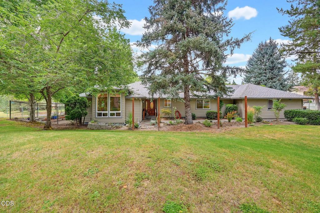 100 Twisted Pine Drive, Grants Pass