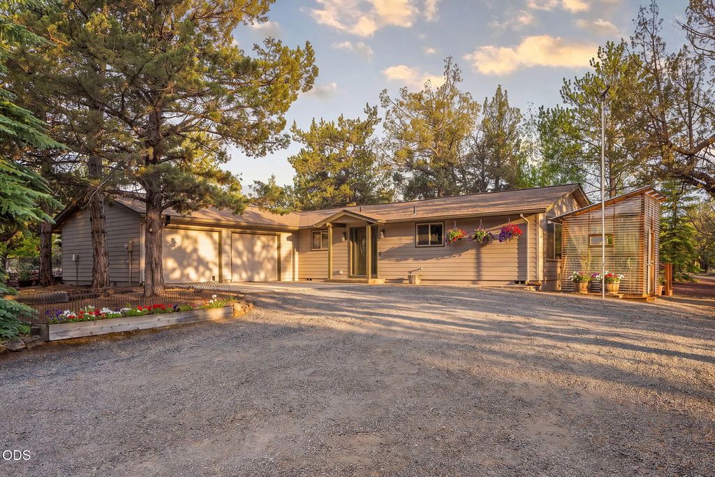 64699 Mcgrath Road, Bend