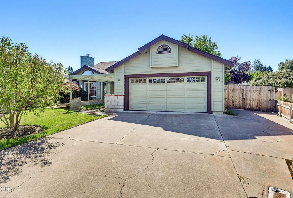 851 Ridgeway Circle, Medford