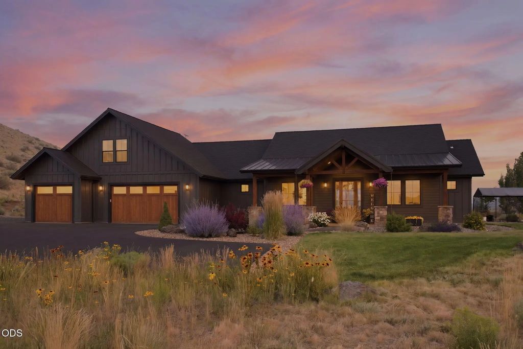 70041 Annies Drive, Sisters