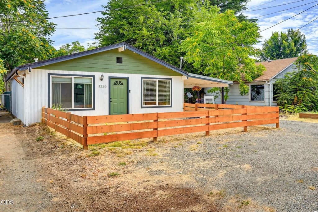 1325 Spring Street, Medford