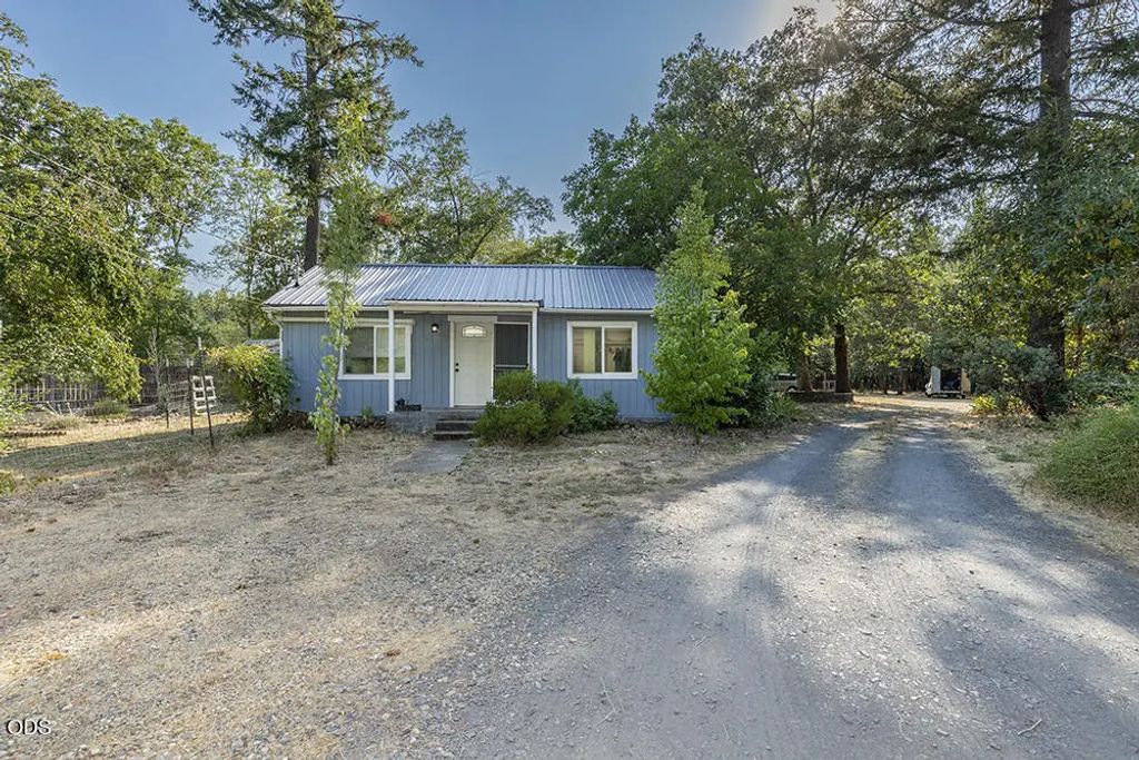 2524 Rockydale Road, Cave Junction