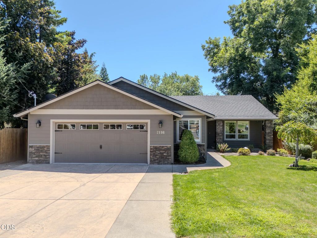 2196 Crestbrook Road, Medford