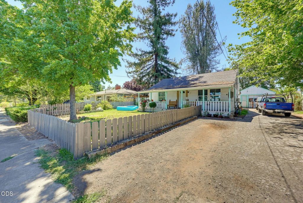 1407 Dakota Avenue, Medford