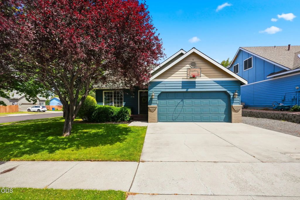 2736 Ne Rainier Drive, Bend