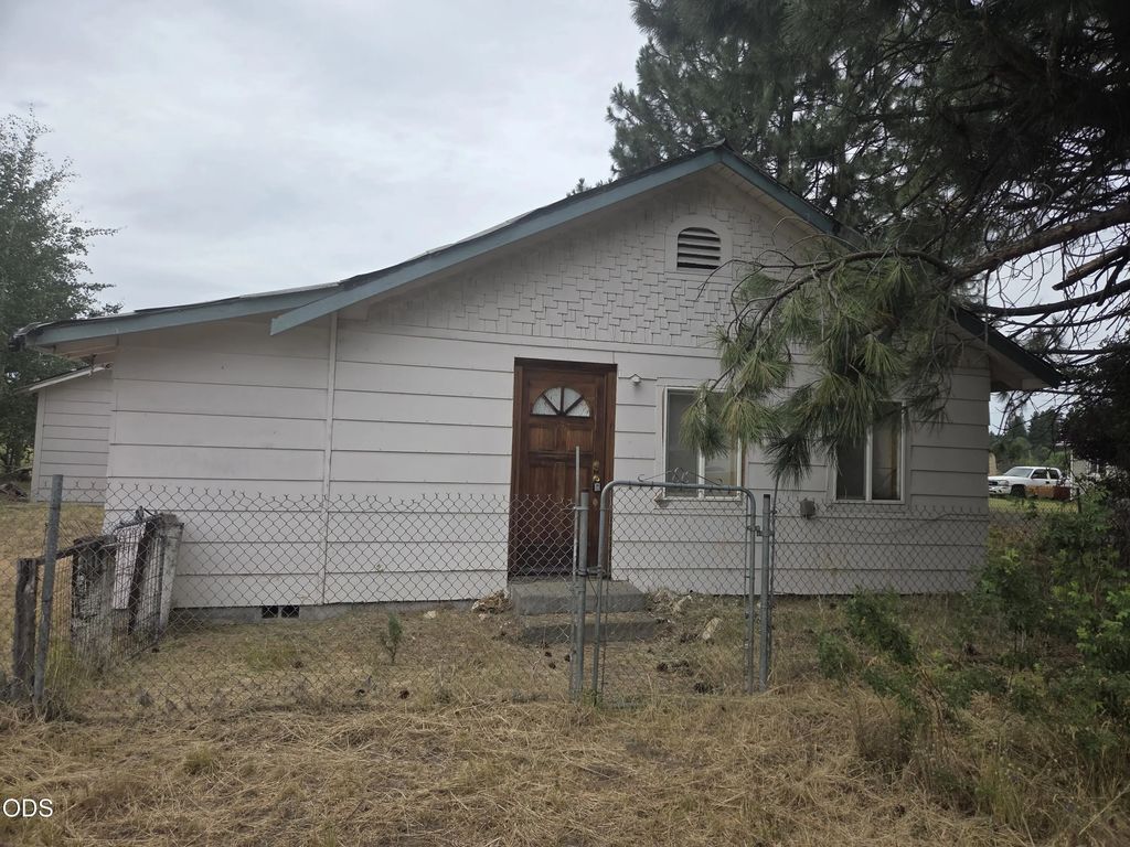 404 S 1st Avenue, Chiloquin