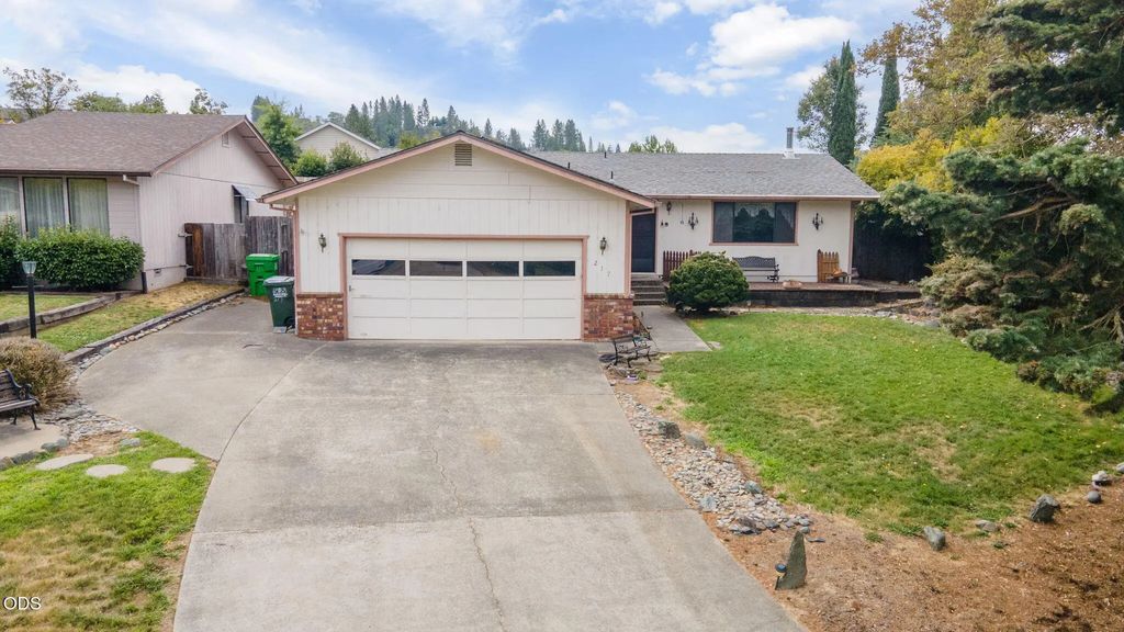 217 Southridge Way, Grants Pass