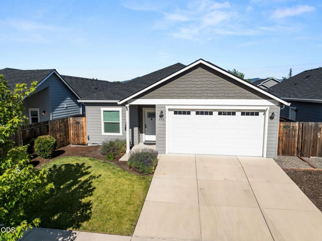 692 Kaitlin Lane, Medford