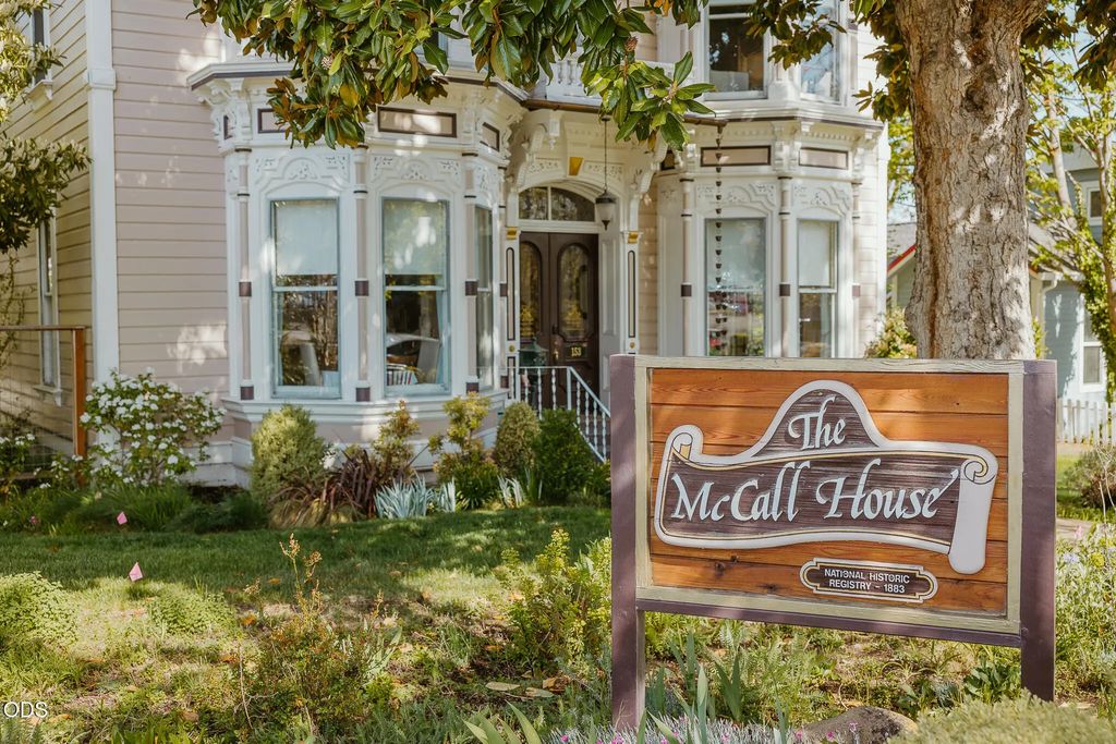153 Oak Street, Ashland