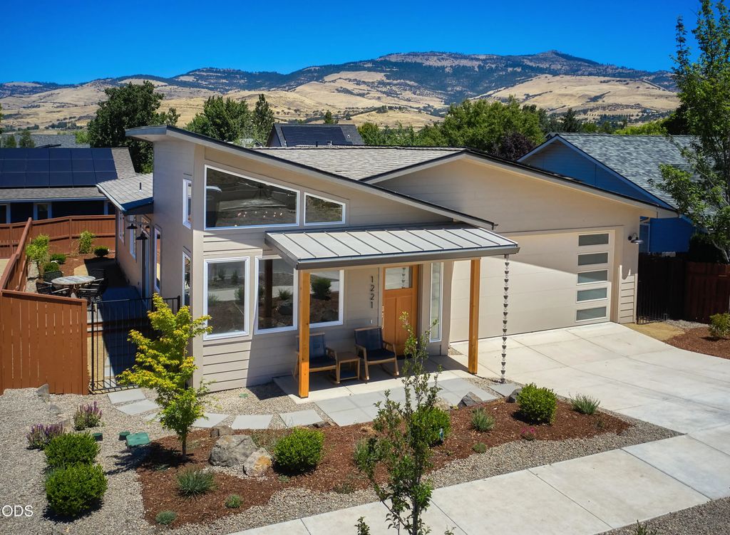 1221 Kirk, Ashland