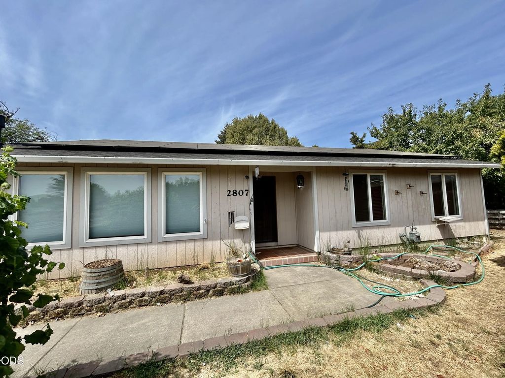 2807 Hammer Court, Medford