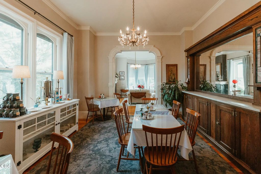 153 Oak Street, Ashland
