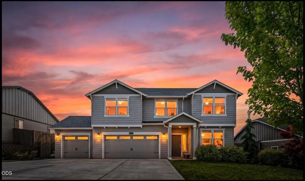 4594 Sw Volcano View Way, Redmond