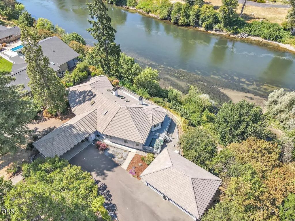 1282 Shady Lane, Grants Pass