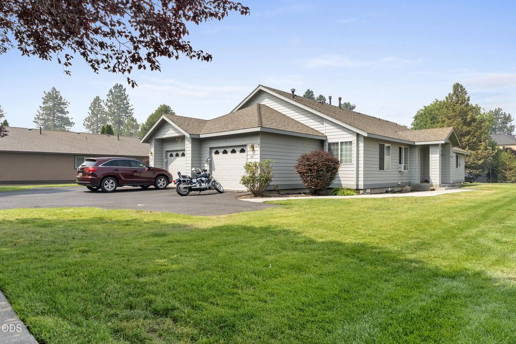 689 Ne Savannah Drive, Bend