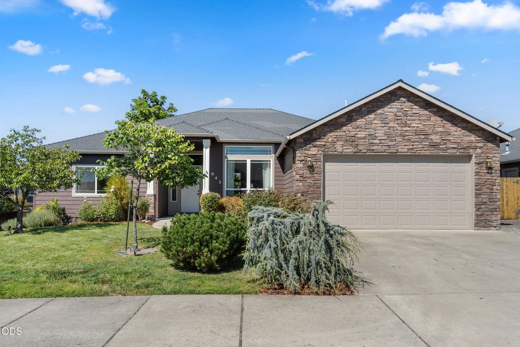642 Sheffield Drive, Eagle Point