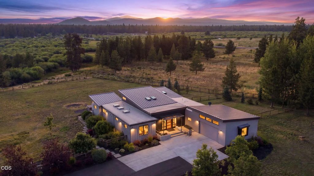 55543 Huntington Road, Bend