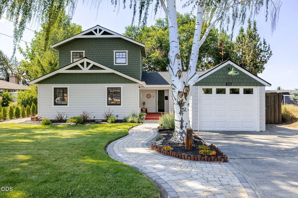 637 Nw Canyon Drive, Redmond